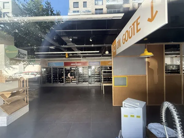 Boutique 2 pièces 150 m² 
