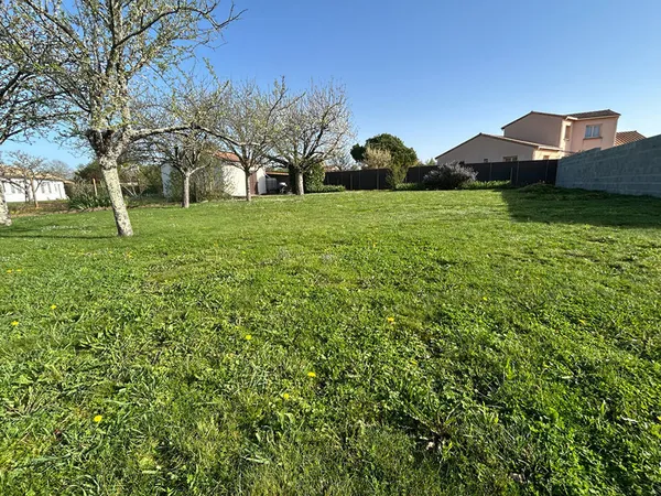 Terrain Aiffres 763 m2 