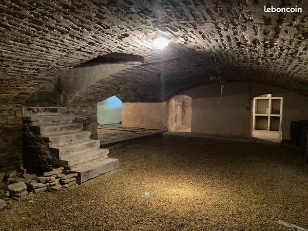 Local 206 m² SAVIGNY LES BEAUNE 