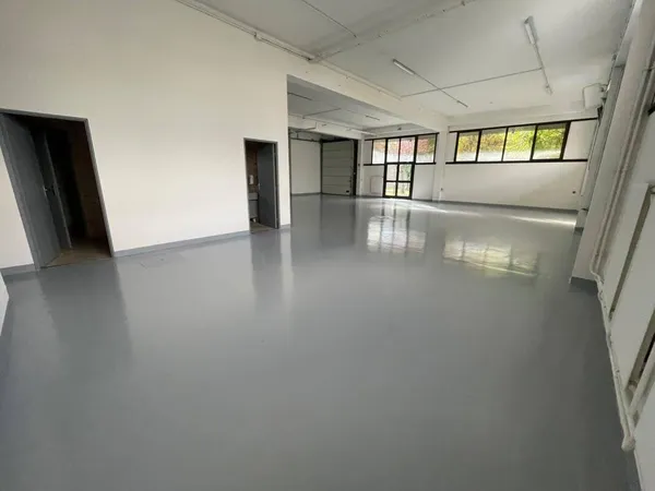 Local d'activité 1937 m² 