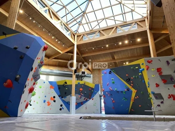 Local commercial 2500 m² 