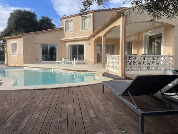 Villa 7 pièces 208 m² 