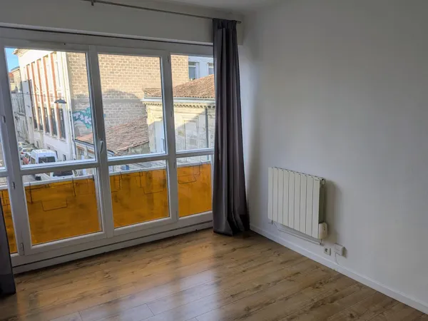 Appartement T1 de 23 m2, très lumineux et proche de toutes commodités 