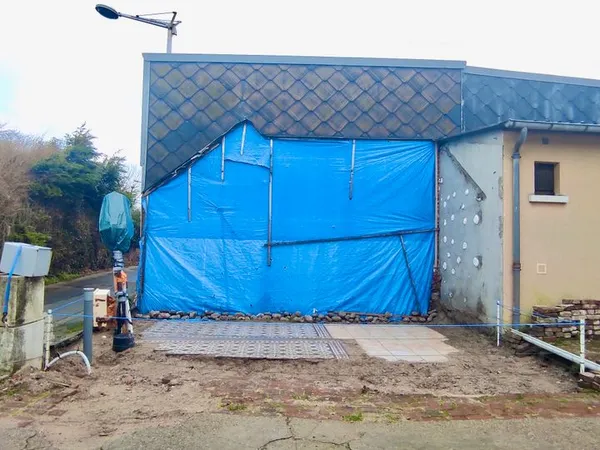 Terrain constructible ( avec permis de construire toujours en cours de validité ) 