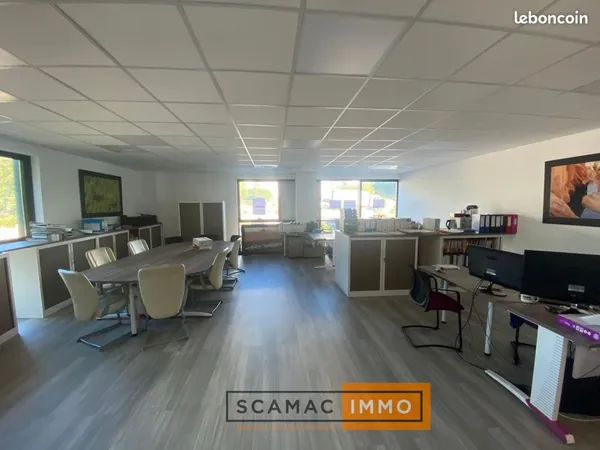 Bureau 96 m² 