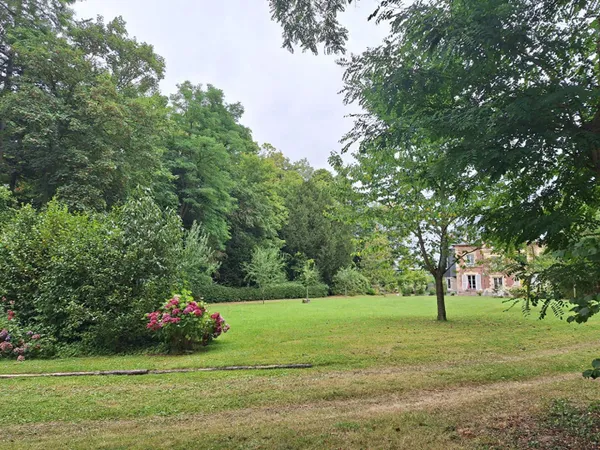 Maison 344.31 M², 12 pièce(s), 3 belles réception, 8 ch, parc d 