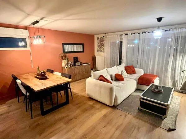 Maison moderne semi-individuelle 