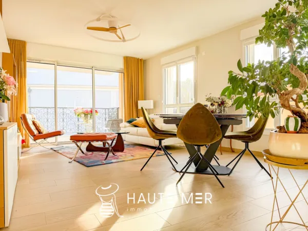 ECUME - Appartement T4 avec parking sur le cour blossac 