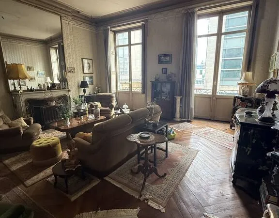 Appartement 3 pièces 121 m² 