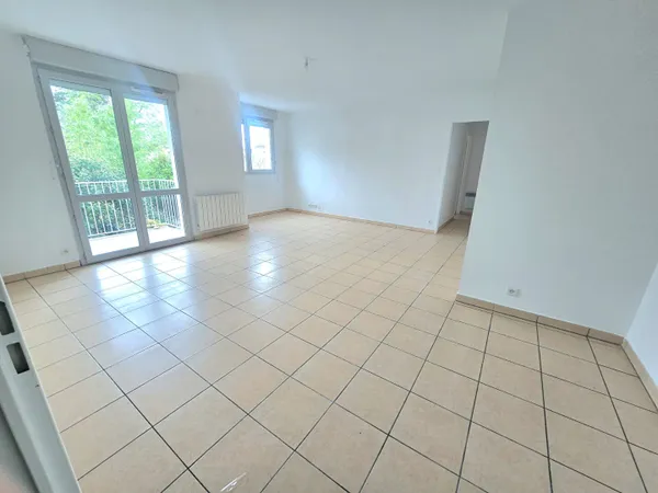Toulouse 31100 Métro Mermoz T4 Récent de 89.92m² cuisine séparée ,terrasse de 8.80m² un garage 