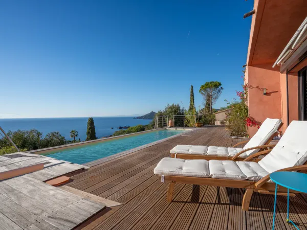 Villa contemporaine avec panorama méditerranéen 