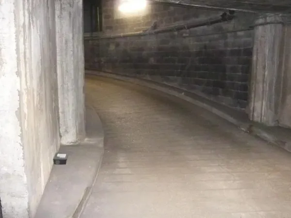 Paris 17eme - Rue Rennequin - parking niveau -1 
