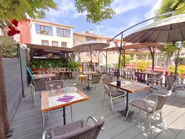 MAISON DE VILLAGE AVEC RESTAURANT ET TERRASSE 