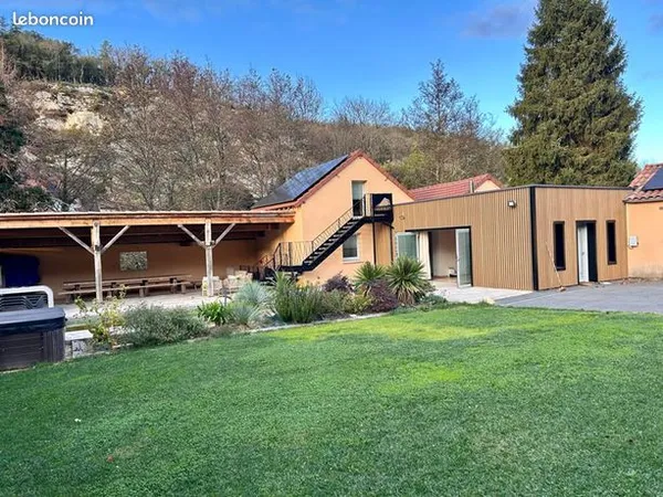 Maison 6 pièces 230 m² 