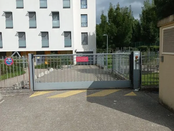 Parking/box 13 m² BUSSY ST GEORGES 