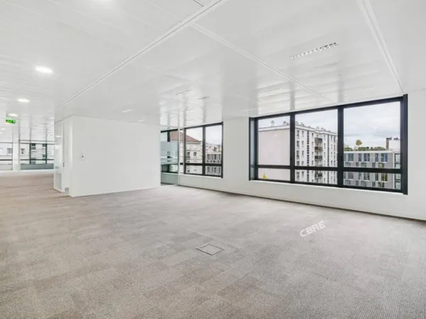 Bureaux 5609 m² 