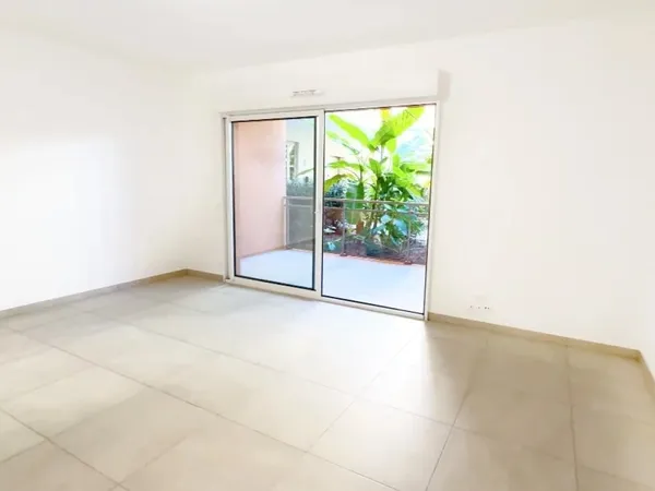 Appartement idéalement situé à EZE bord de mer 