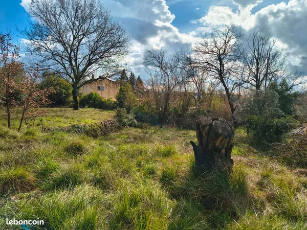 Terrain 1557 m² Cotignac 