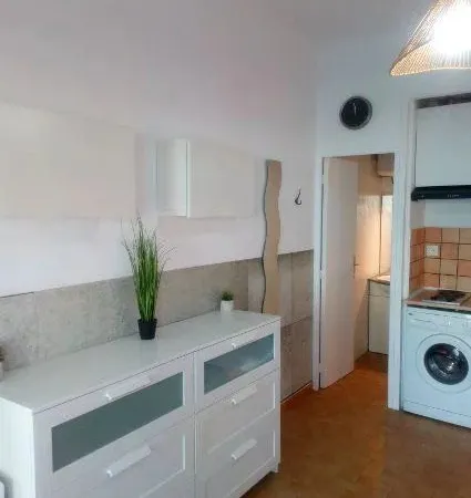 Studio 1 pièce 17 m² 
