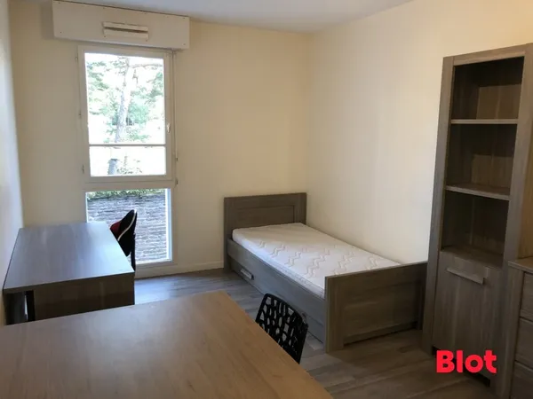 A LOUER RENNES CENTRE - T1 MEUBLE - 455€ CC 