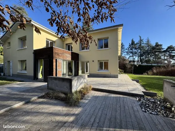 Maison 9 pièces 280 m² 