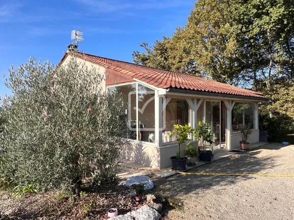 MAISON AVEC PISCINE COUVERTE 