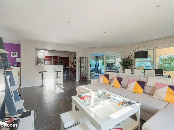 Villa 7 pièces 238 m² 