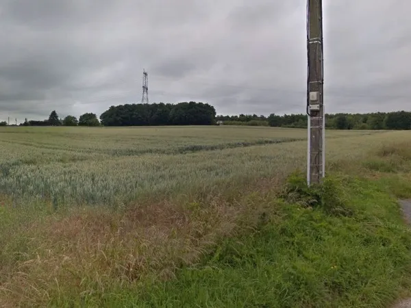 Terrain 598 m² Nouzilly 
