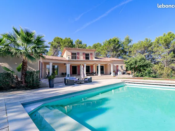 Villa 8 pièces 285 m² 