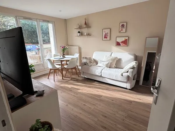 Location studio meublé - 29 m² - Saint-Maur-des-Fossés (Parc de Saint-Maur) 