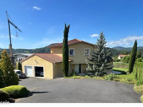 Rare à Coubon, Maison lumineuse, calme et grands espaces pour une qualité de vie incomparable 