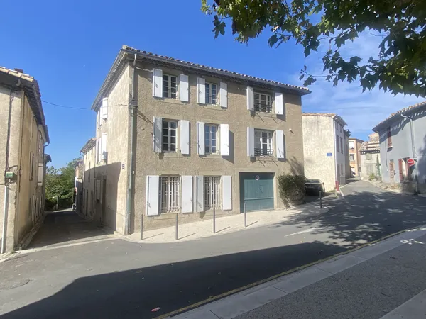 Ensemble immobilier de 2 maisons et un garage 