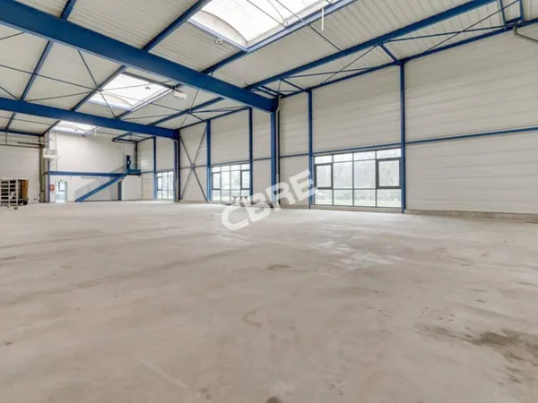 Local d'activité 4430 m² 