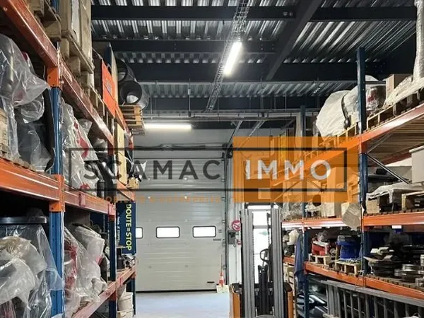 Local d'activité 797 m² 