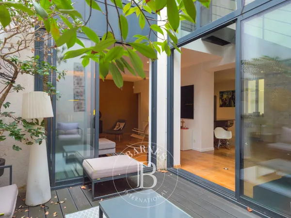 Lyon 6 - Rue des Charmettes - Maison de Ville de 128m2 et 13m2 de patio - 3 chambres 