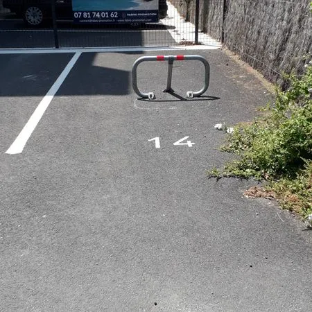Parking extérieur côté plage 