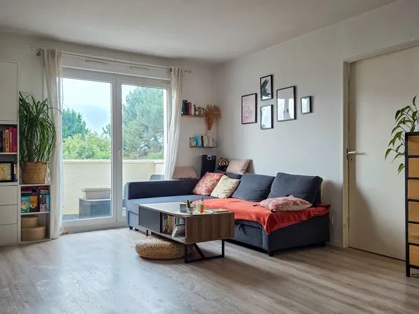 Appartement T2 rénové - 47m2 avec balcon et place de parking - Eysines Centre 