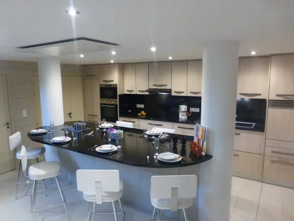 APPARTEMENT DE STANDING 5 CHAMBRES ET PARKING 