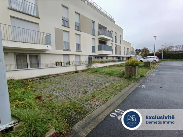 Place de parking extérieure 