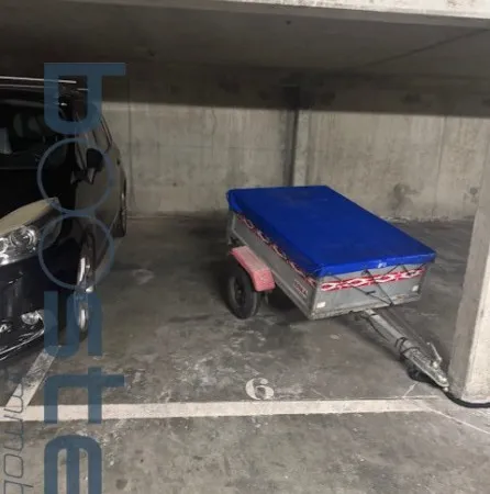 Parking/Garage/Box 