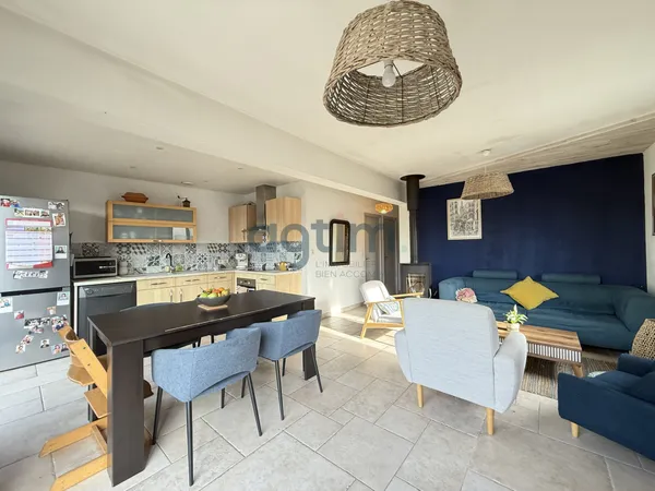 MONTAIGU Centre-ville, en impasse maison, 2 chambres, jardin 