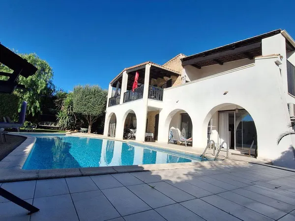 Maison 7 pièces 240 m² 