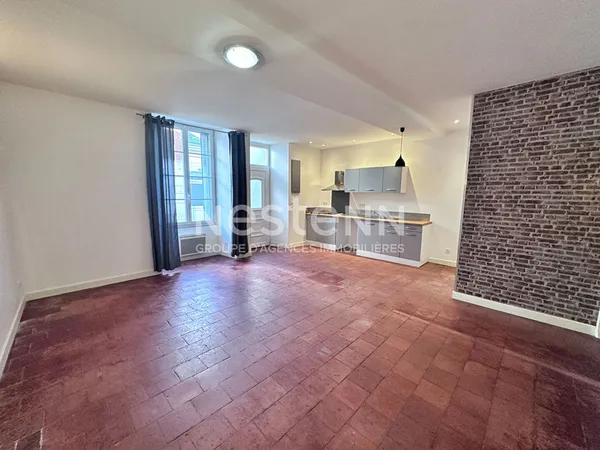 Vente jolie maison rénovée par artisans de 123.62 m² centre ville de VAAS (72500) 