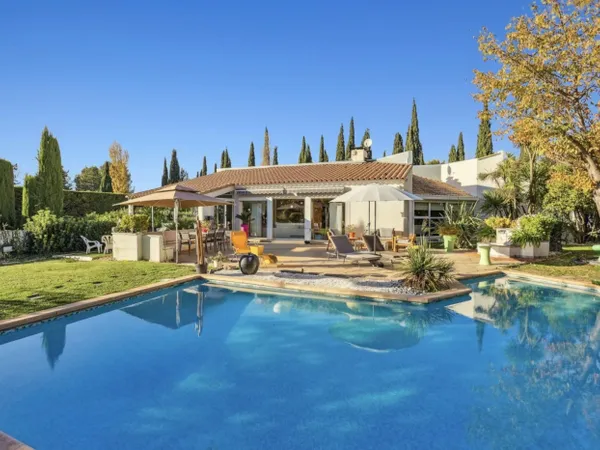 Belle maison d'architecte à 10mn à l'Est d'Aix en Provence 