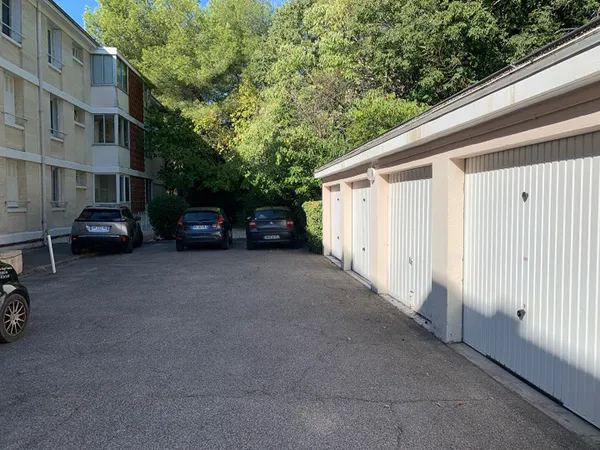 GARAGE 14 RUE LEO LAGARNGE AIX 