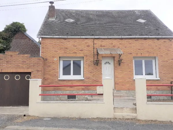 Maison d'environ 90m² à louer à PERONNE (80200). 