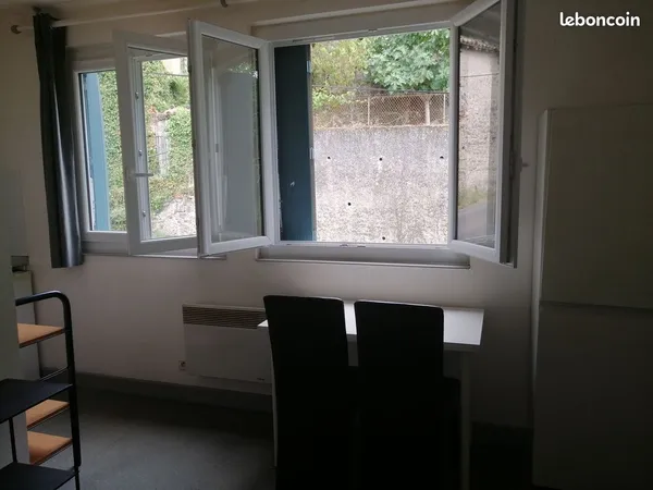 Loue studio meublé 