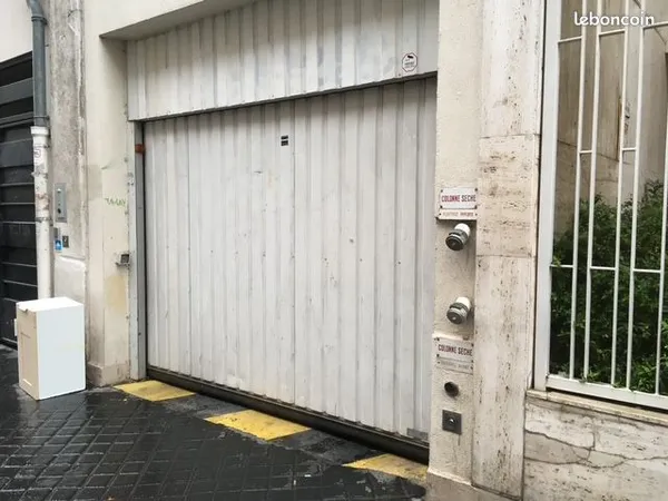 Box de stationnement fermé 