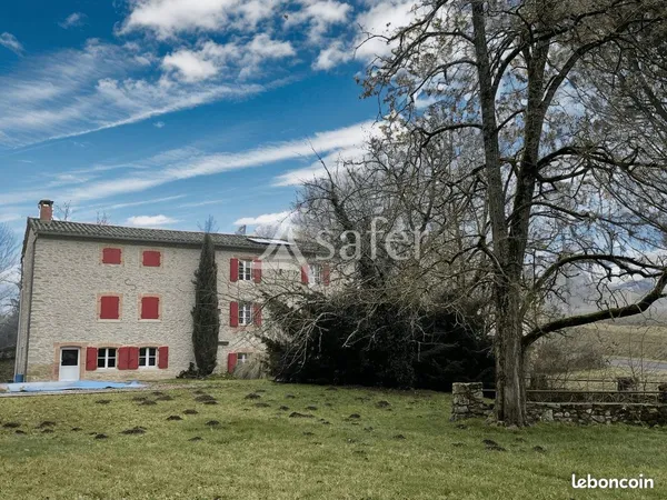 Propriété 14 pièces 329 m² 