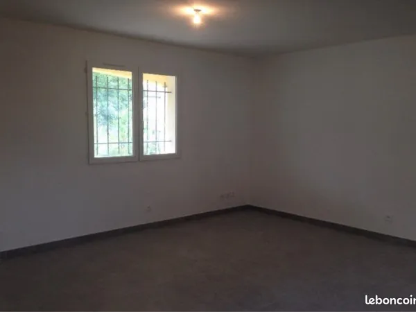 À louer - Appartement T4 de 110 m² avec terrain privatif de 100 m² - Saint-Just-Saint-Rambert / 